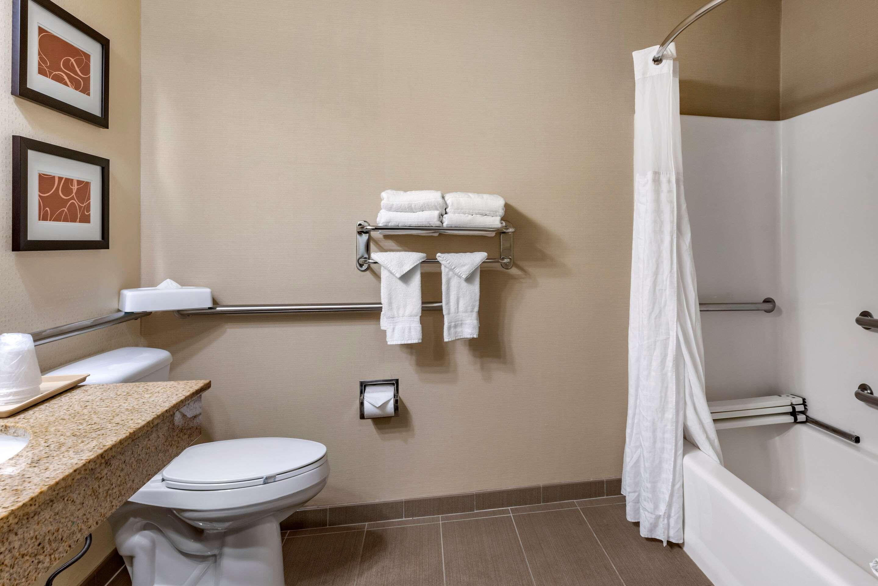 Comfort Linn County Fairground And Expo 3*